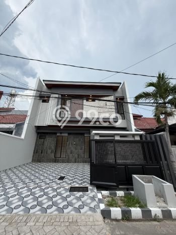 For Sale! Luxury House LT 160m2 Desain Elegan di Manyar For Sale! Luxury House LT 160m2 Desain Elegan di Manyar