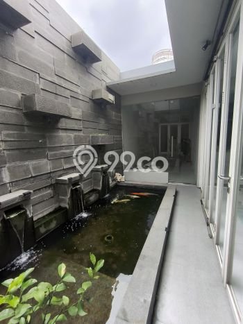 Rumah Elit Modern Tanpa Renovasi di Medokan Ayu Surabaya Rumah Elit Modern Tanpa Renovasi di Medokan Ayu Surabaya