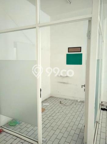 Area Ramai! Ruko Dijual di Sawahan untuk Bisnis Luas Bangunan 210m2 Area Ramai! Ruko Dijual di Sawahan untuk Bisnis Luas Bangunan 210m2