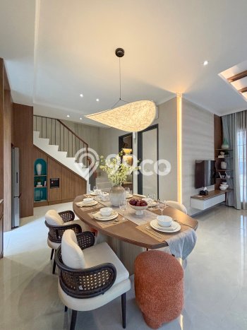 Jual Rumah Eksklusif 5 KT di Grand Wisata, Bekasi Jual Rumah Eksklusif 5 KT di Grand Wisata, Bekasi