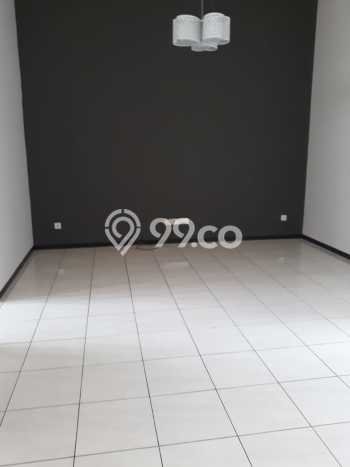 Rumah Terawat LT 162m² / LB 150m² di Kawasan Komersial Kota Baru Parahyangan, Bandung Rumah Terawat LT 162m² / LB 150m² di Kawasan Komersial Kota Baru Parahyangan, Bandung