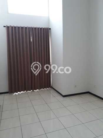 Rumah Terawat LT 162m² / LB 150m² di Kawasan Komersial Kota Baru Parahyangan, Bandung Rumah Terawat LT 162m² / LB 150m² di Kawasan Komersial Kota Baru Parahyangan, Bandung