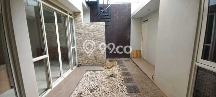 Rumah Terawat LT 162m² / LB 150m² di Kawasan Komersial Kota Baru Parahyangan, Bandung Rumah Terawat LT 162m² / LB 150m² di Kawasan Komersial Kota Baru Parahyangan, Bandung
