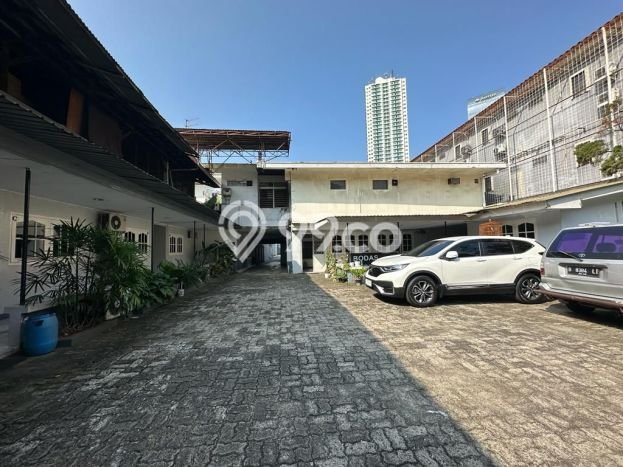 For Sale! Luxury House LT 1700m2 Desain Elegan di Kuningan For Sale! Luxury House LT 1700m2 Desain Elegan di Kuningan