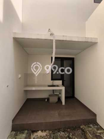For Sale Hunian Rumah Terawat 2 KT di Summarecon Crown Gading, Bekasi For Sale Hunian Rumah Terawat 2 KT di Summarecon Crown Gading, Bekasi