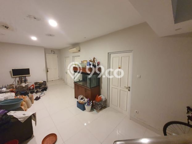 Dijual Rumah Luas Megah Dengan View Cantik di Slipi, Jakarta Barat Dijual Rumah Luas Megah Dengan View Cantik di Slipi, Jakarta Barat