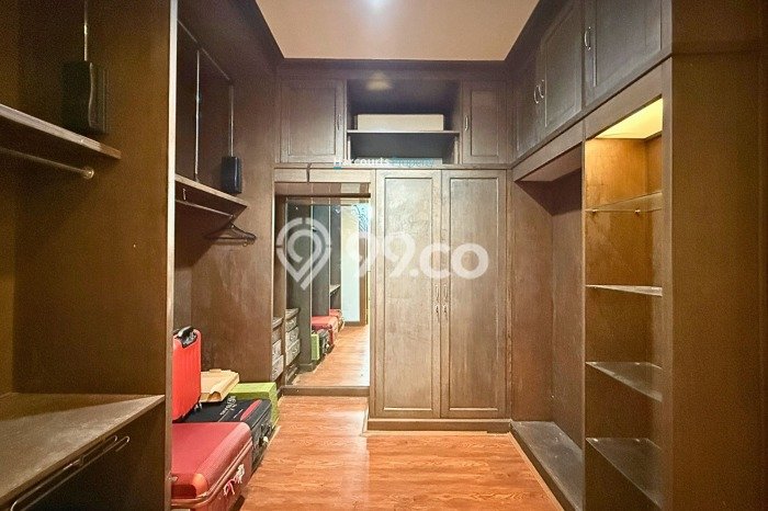 Dijual Luxury Classic House Terawat Area Jl. Sekolah Kencana Pondok Indah Dijual Luxury Classic House Terawat Area Jl. Sekolah Kencana Pondok Indah