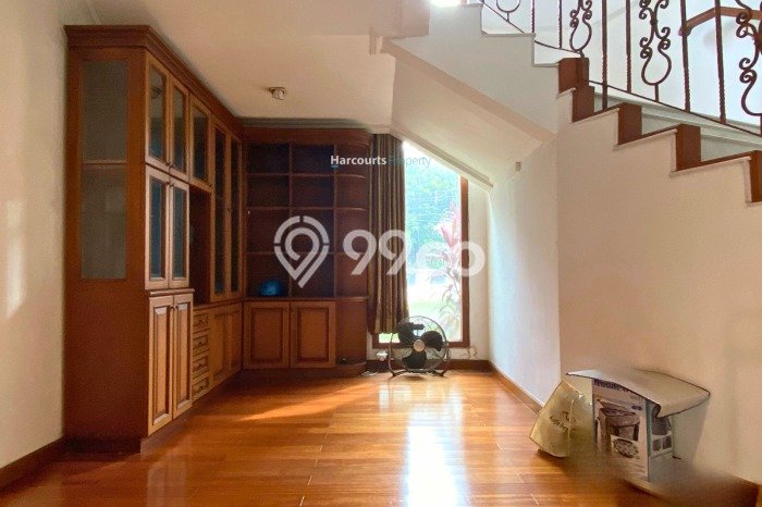 Dijual Rumah Klasik 2 Lantai Banyak Kamar Area Jl. Metro Alam Pondok Indah Dijual Rumah Klasik 2 Lantai Banyak Kamar Area Jl. Metro Alam Pondok Indah