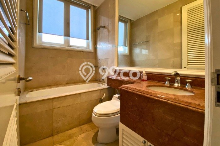 Disewakan 3BR Apartemen The Residence Terawat Disewakan 3BR Apartemen The Residence Terawat