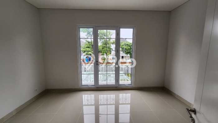 Jual Rumah Mewah Megah Dengan View Eksklusif di Gading Serpong, Tangerang Jual Rumah Mewah Megah Dengan View Eksklusif di Gading Serpong, Tangerang