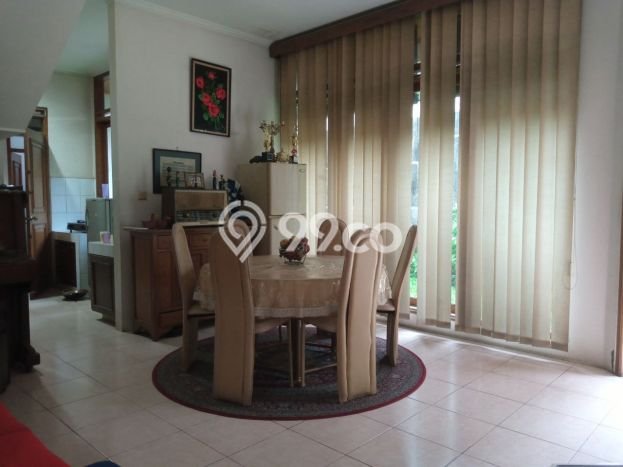 Rumah Elit LB 250m2 Siap Pakai Desain Elegan di Geger Kalong, Bandung Rumah Elit LB 250m2 Siap Pakai Desain Elegan di Geger Kalong, Bandung