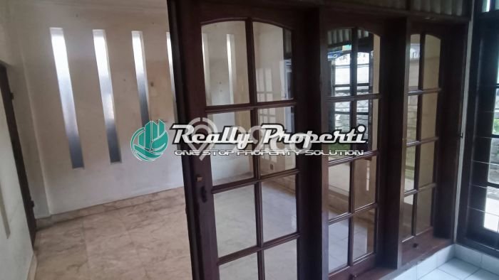 Disewakan! Rumah 3 Kamar Tidur &
3 Kamar Mandi di Jatiwaringin, Bekasi Disewakan! Rumah 3 Kamar Tidur &
3 Kamar Mandi di Jatiwaringin, Bekasi