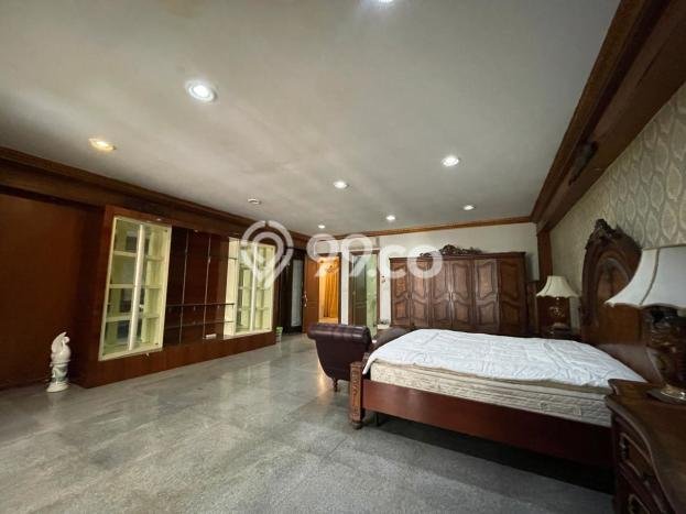 Jual Cepat Hunian Elegan Klasik di Jakarta Selatan Jual Cepat Hunian Elegan Klasik di Jakarta Selatan