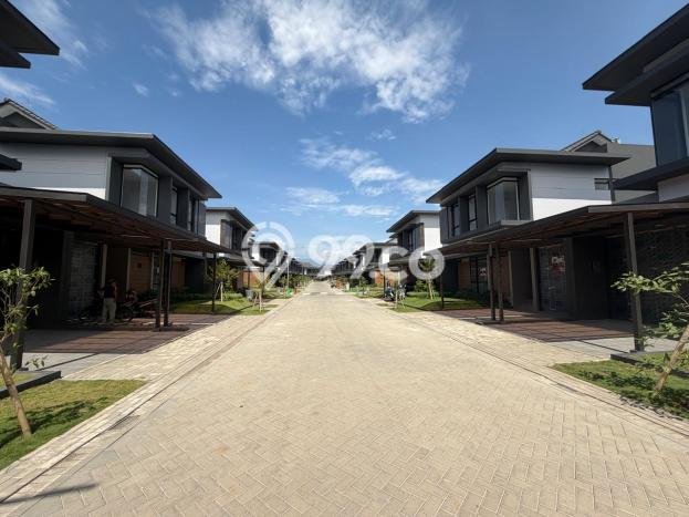 Jual Rumah Luas Megah Dengan View Eksklusif di Kota Baru Parahyangan, Bandung Jual Rumah Luas Megah Dengan View Eksklusif di Kota Baru Parahyangan, Bandung