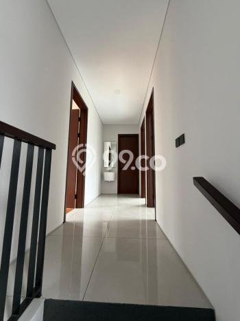 Rumah Elit Modern Tanpa Renovasi di Kota Baru Parahyangan Bandung Rumah Elit Modern Tanpa Renovasi di Kota Baru Parahyangan Bandung