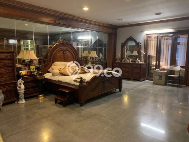 Jual Cepat Hunian Elegan Klasik di Jakarta Selatan Jual Cepat Hunian Elegan Klasik di Jakarta Selatan