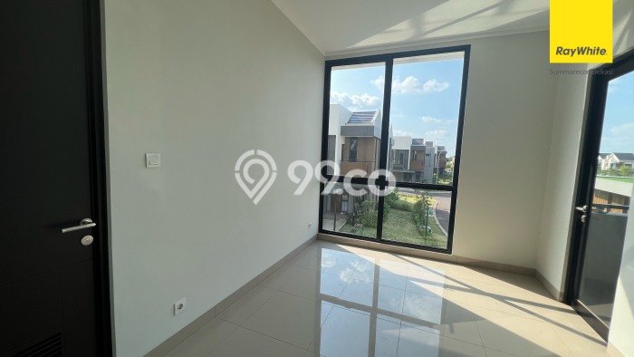 Rumah Luas Asri 5 KT Siap Huni di Summarecon Bekasi Bekasi Rumah Luas Asri 5 KT Siap Huni di Summarecon Bekasi Bekasi