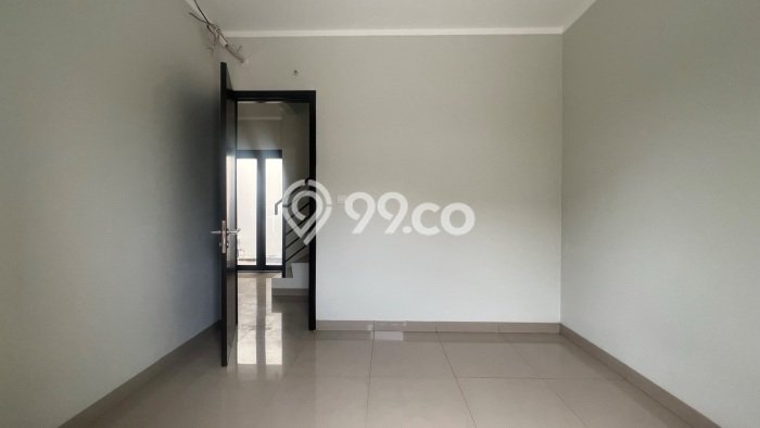 For Sale! Luxury House LT 104m2 Desain Elegan di Summarecon Crown Gading For Sale! Luxury House LT 104m2 Desain Elegan di Summarecon Crown Gading