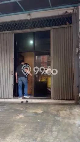 Ruko Dijual di Prime Area Jakarta Barat Luas 136m2 Ruko Dijual di Prime Area Jakarta Barat Luas 136m2