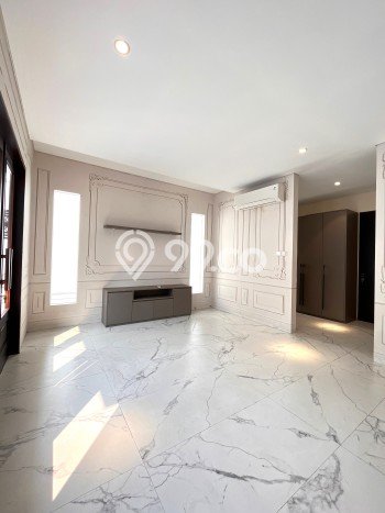 BEST INVESTMENT! Rumah di , LT 225m2m² LB 420m2m² BEST INVESTMENT! Rumah di , LT 225m2m² LB 420m2m²