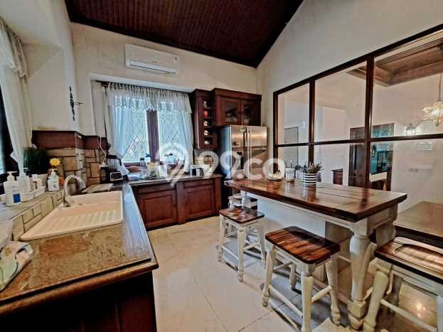Rumah Bagus kawasan Cinere, Depok, Luas 1000m2m² Bangunan 593m2m² DIJUAL CEPAT! Rumah Bagus kawasan Cinere, Depok, Luas 1000m2m² Bangunan 593m2m² DIJUAL CEPAT!