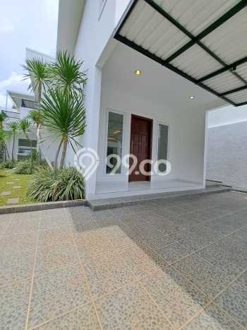 Rumah Elit Modern Tanpa Renovasi di Lebak Bulus Jakarta Selatan Rumah Elit Modern Tanpa Renovasi di Lebak Bulus Jakarta Selatan