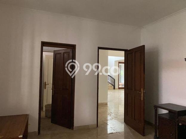 Rumah 7 Kamar di Pusat Kota Cinere, Depok - Lokasi Strategis Rumah 7 Kamar di Pusat Kota Cinere, Depok - Lokasi Strategis
