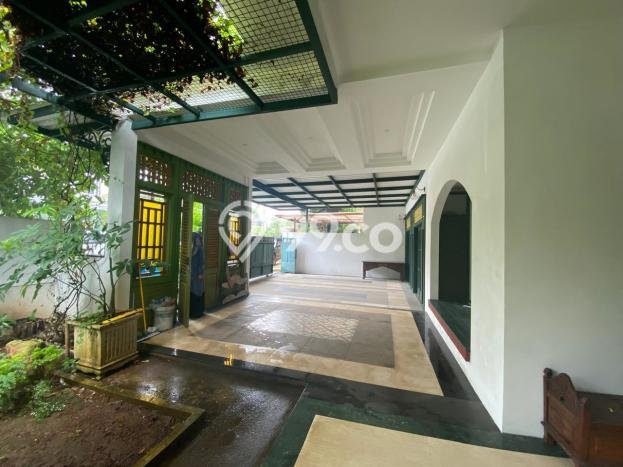 Rumah 7 Kamar di Pusat Kota Cinere, Depok - Lokasi Strategis Rumah 7 Kamar di Pusat Kota Cinere, Depok - Lokasi Strategis