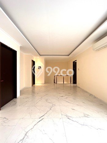 BEST INVESTMENT! Rumah di , LT 225m2m² LB 420m2m² BEST INVESTMENT! Rumah di , LT 225m2m² LB 420m2m²