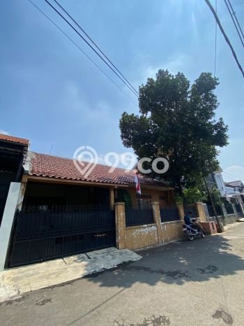 Rumah Lingkungan Asri kawasan Cinere, Depok, Luas 180m2m² LB 100m2m² Rumah Lingkungan Asri kawasan Cinere, Depok, Luas 180m2m² LB 100m2m²