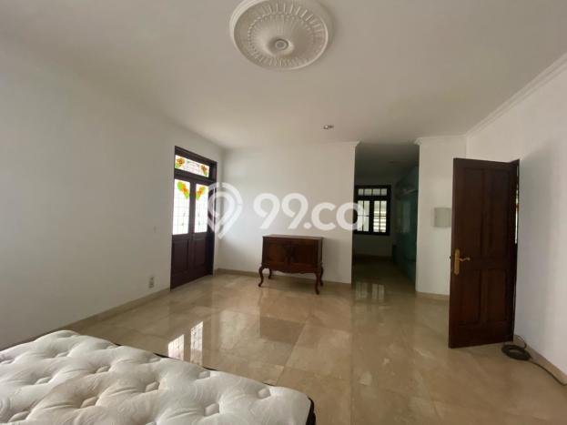 Rumah 7 Kamar di Pusat Kota Cinere, Depok - Lokasi Strategis Rumah 7 Kamar di Pusat Kota Cinere, Depok - Lokasi Strategis