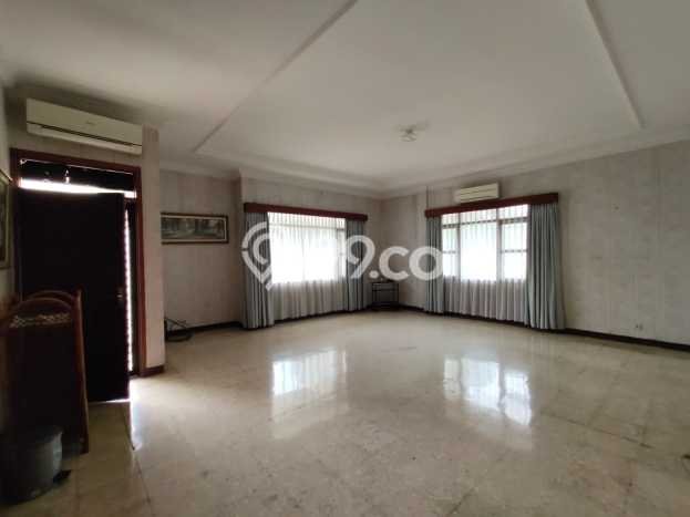 Hunian Mewah LB 560m2 Siap Huni Desain Elegan di Bendungan Hilir, Jakarta Pusat Hunian Mewah LB 560m2 Siap Huni Desain Elegan di Bendungan Hilir, Jakarta Pusat