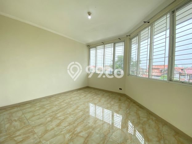 Jual Rumah Luas Elegan Dengan View Eksklusif di Pangkalan Jati, Depok Jual Rumah Luas Elegan Dengan View Eksklusif di Pangkalan Jati, Depok