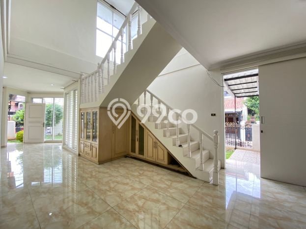 Jual Rumah Luas Elegan Dengan View Eksklusif di Pangkalan Jati, Depok Jual Rumah Luas Elegan Dengan View Eksklusif di Pangkalan Jati, Depok