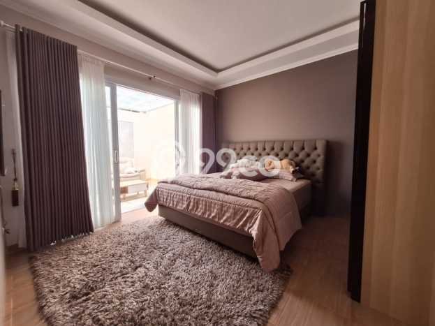 Dijual Rumah Premium dengan Fasilitas Sekitar Komplit di Cinere, Depok Dijual Rumah Premium dengan Fasilitas Sekitar Komplit di Cinere, Depok