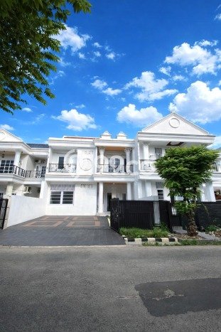 Hunian Eksklusif Siap Huni LT 200m2 di Cinere, Depok Hunian Eksklusif Siap Huni LT 200m2 di Cinere, Depok