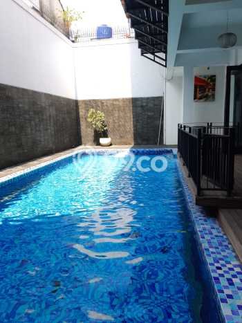 Lokasi terbaik! Rumah siap pakai dikontrakkan di Cinere LB 300m2 Lokasi terbaik! Rumah siap pakai dikontrakkan di Cinere LB 300m2