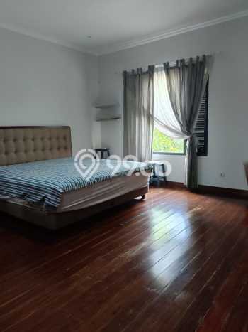 Lokasi terbaik! Rumah siap pakai dikontrakkan di Cinere LB 300m2 Lokasi terbaik! Rumah siap pakai dikontrakkan di Cinere LB 300m2