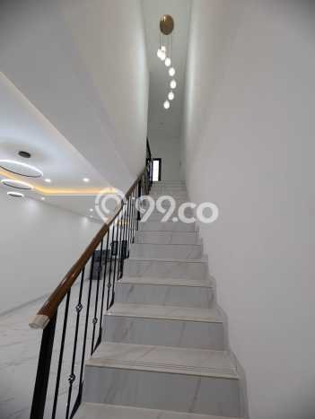 Jual Rumah Strategis Bagus Punya 4 KT di Cinere Depok SHM Jual Rumah Strategis Bagus Punya 4 KT di Cinere Depok SHM