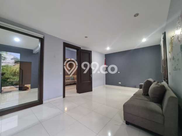 Rumah 3 KT 3 KM di Kawasan Pondok Indah, Jakarta Selatan Rumah 3 KT 3 KM di Kawasan Pondok Indah, Jakarta Selatan