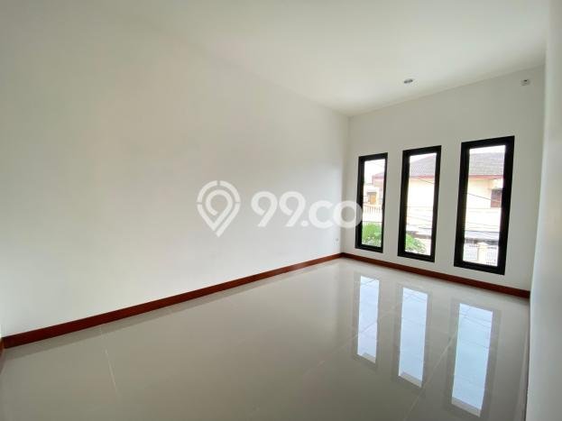 HARGA SPECIAL! Rumah Asri di Cinere, LT 162m² Bangunan 255m² HARGA SPECIAL! Rumah Asri di Cinere, LT 162m² Bangunan 255m²