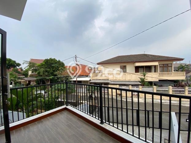 HARGA SPECIAL! Rumah Asri di Cinere, LT 162m² Bangunan 255m² HARGA SPECIAL! Rumah Asri di Cinere, LT 162m² Bangunan 255m²
