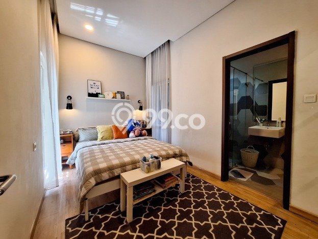 Dijual Rumah Luas Elegan Dengan View Eksklusif di Lebak Bulus, Jakarta Selatan Dijual Rumah Luas Elegan Dengan View Eksklusif di Lebak Bulus, Jakarta Selatan