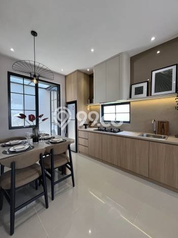 For Sale Rumah 4 Kamar Lokasi Strategis Nyaman dan Strategis di Serpong For Sale Rumah 4 Kamar Lokasi Strategis Nyaman dan Strategis di Serpong