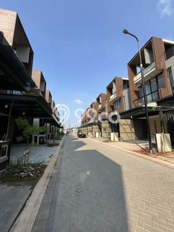 Siap Huni Rumah Mewah 5 Kamar di Kebon Jeruk Dekat ke Mana Saja Siap Huni Rumah Mewah 5 Kamar di Kebon Jeruk Dekat ke Mana Saja