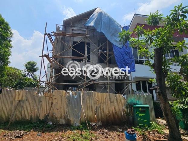 For Sale Rumah 4 Kamar Lokasi Strategis Nyaman dan Strategis di BSD For Sale Rumah 4 Kamar Lokasi Strategis Nyaman dan Strategis di BSD