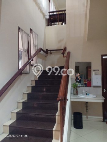 Rumah Eksklusif Best Location di Surabaya, Jawa Timur Rumah Eksklusif Best Location di Surabaya, Jawa Timur