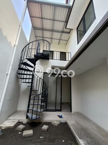 Siap Huni Rumah Mewah 3 Kamar di Surabaya Kota Dekat ke Mana Pun Siap Huni Rumah Mewah 3 Kamar di Surabaya Kota Dekat ke Mana Pun