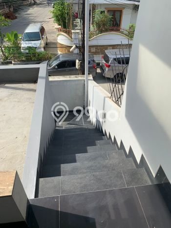 Hunian Eksklusif Dijual LT 126m2 di Kebon Jeruk, Jakarta Barat Hunian Eksklusif Dijual LT 126m2 di Kebon Jeruk, Jakarta Barat