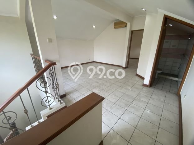 Jual Rumah Mewah Elegan Dengan View Cantik di Mutiara Kedoya, Jakarta Barat Jual Rumah Mewah Elegan Dengan View Cantik di Mutiara Kedoya, Jakarta Barat